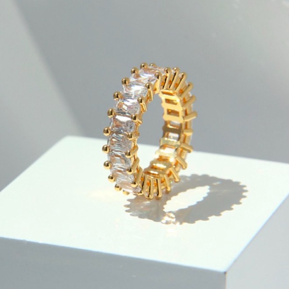 Oma the label “Sadie ring “
